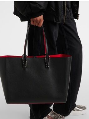 EUC CHRISTIAN LOUBOUTIN
Cabata Soft Large Tote Bag in Grained Leather